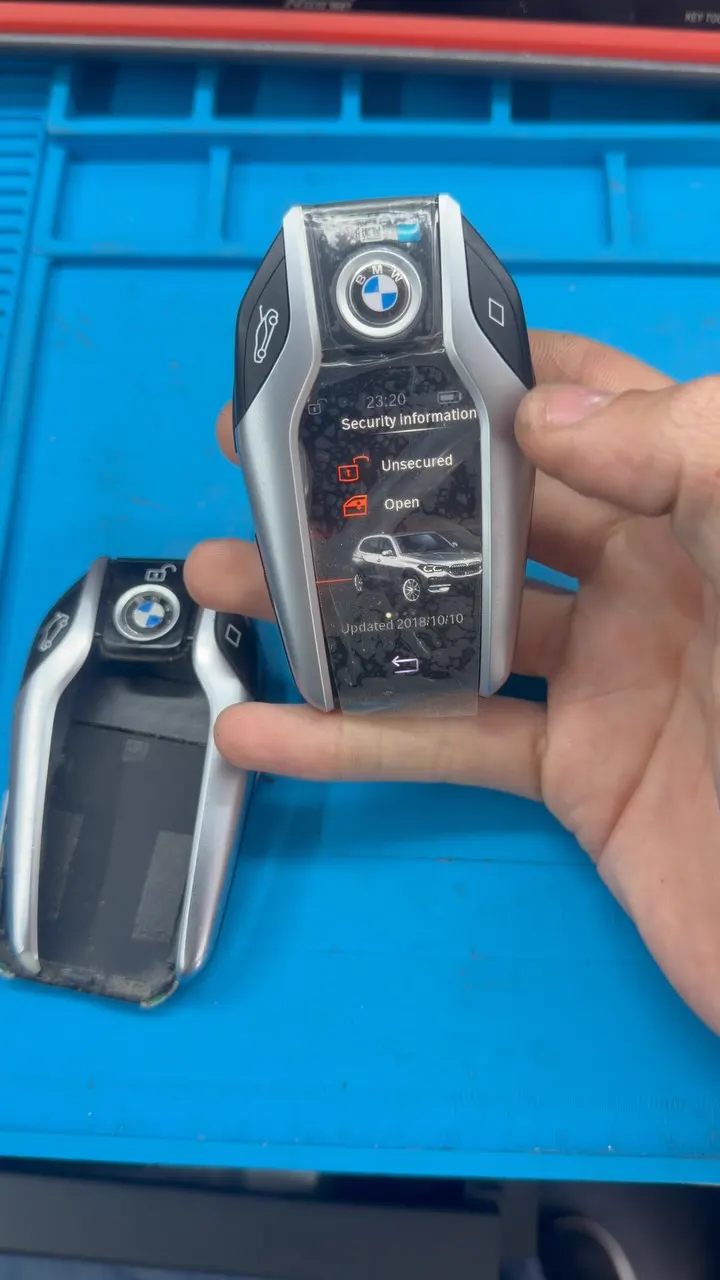 Conserto de chave display BMW realizado por chaveiro em Joinville